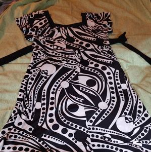 Girls black and white dress